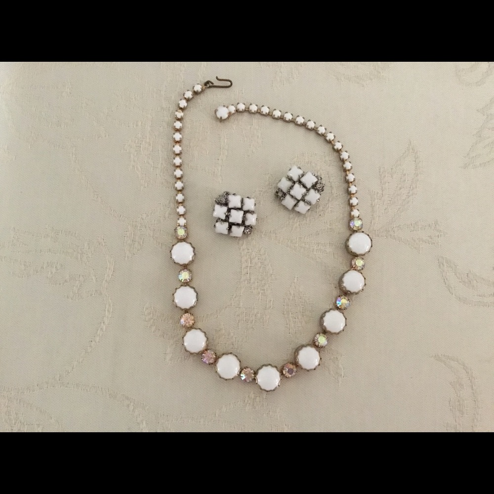 HP- VINTAGE White Glass & Borealis Rhinestone Set - Picture 6 of 6